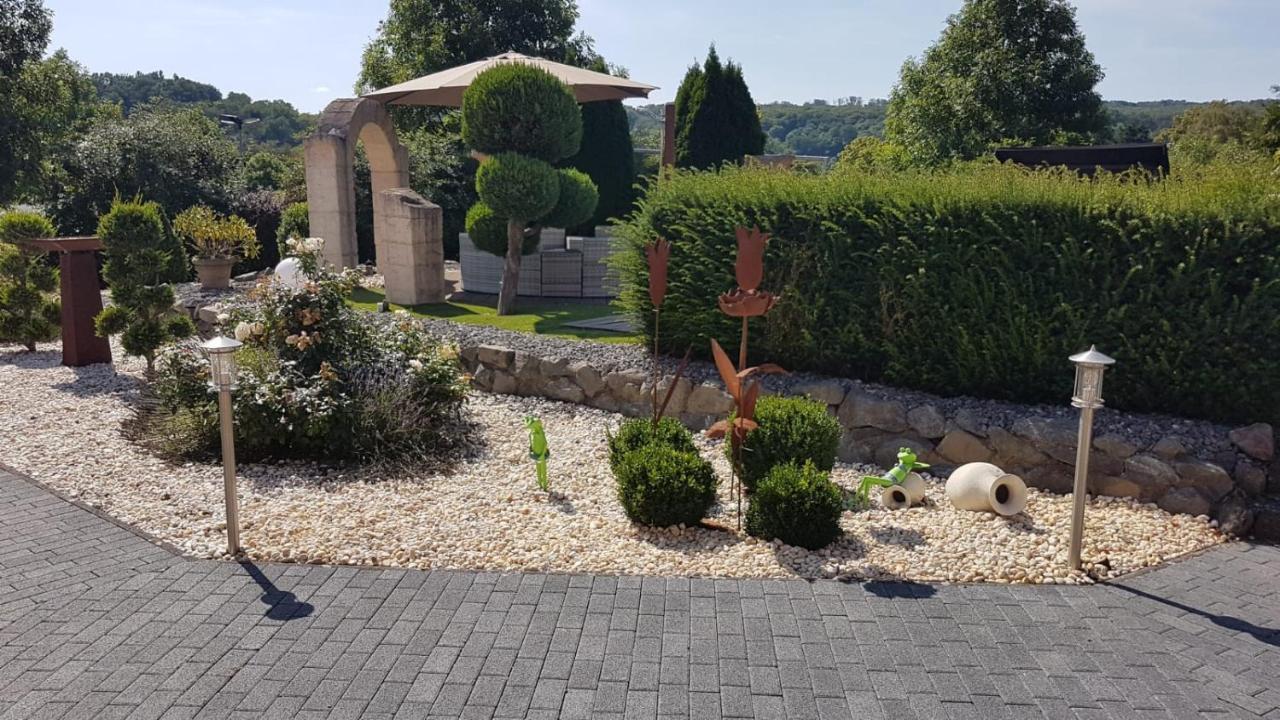 Hotel Garni Am Schloss Kottenheim Ngoại thất bức ảnh